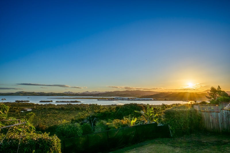 8 Edge Street, Onerahi, Whangarei - Carousel 1