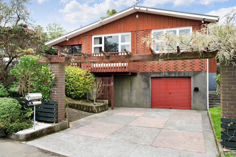 7 Turville Crescent, Newlands, Wellington - Carousel 1