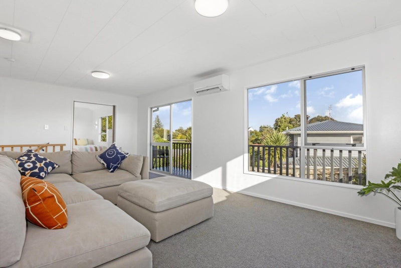 1 Goldie Place, Waikanae Beach, Waikanae - Carousel 2