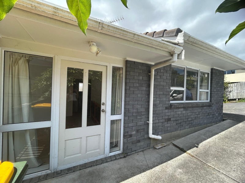 1/16 Cambric Place, Botany Downs, Auckland - Carousel 2