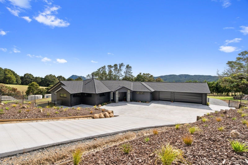 38 Dalkeith Drive, Kamo - Carousel 1