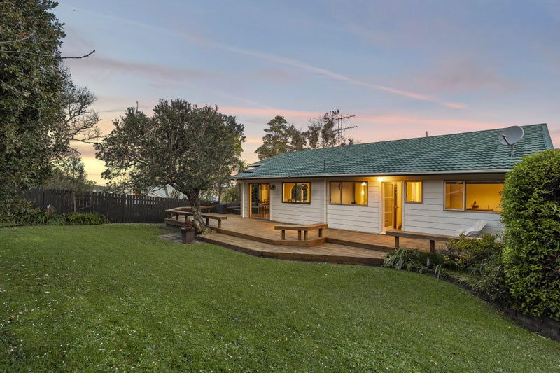 33 Mannering Place, Hillcrest, Auckland - Carousel 2