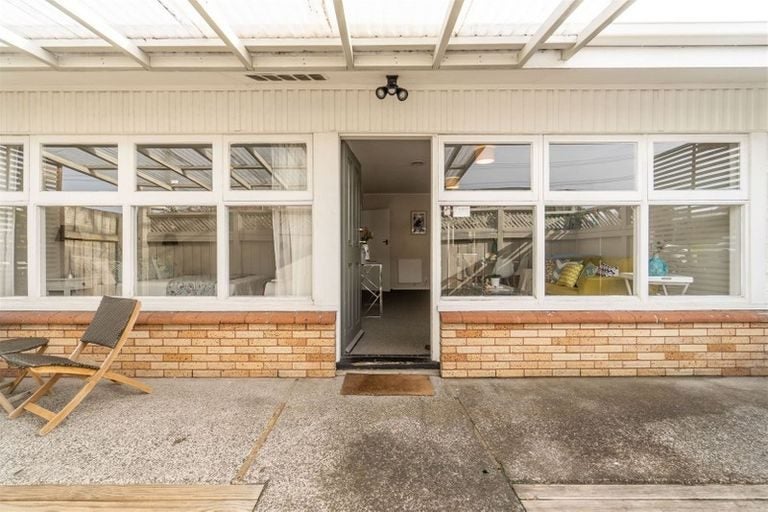 4/188 Captain Springs Road, Te Papapa, Auckland - Carousel 2