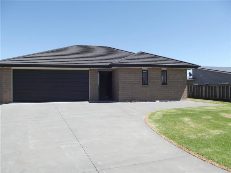 9 Dolphin Parade, Bell Block, New Plymouth - Carousel 1