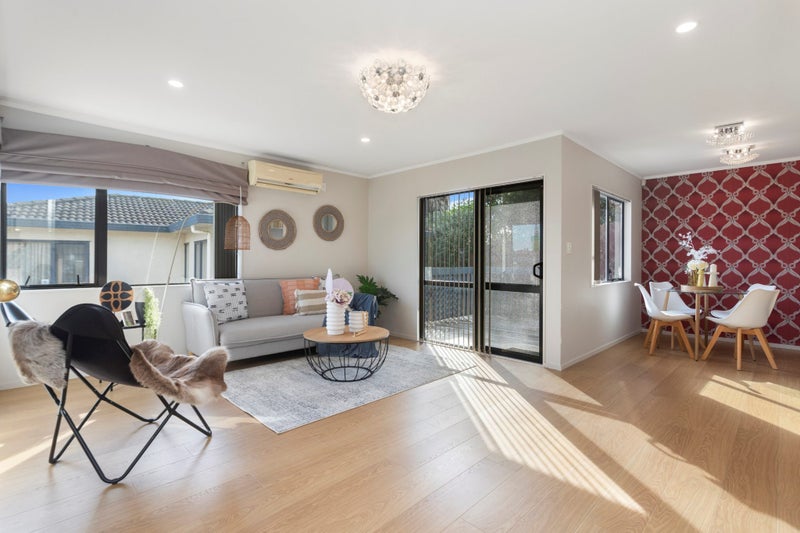 2/12 Lowburn Place, Clover Park, Auckland - Carousel 1