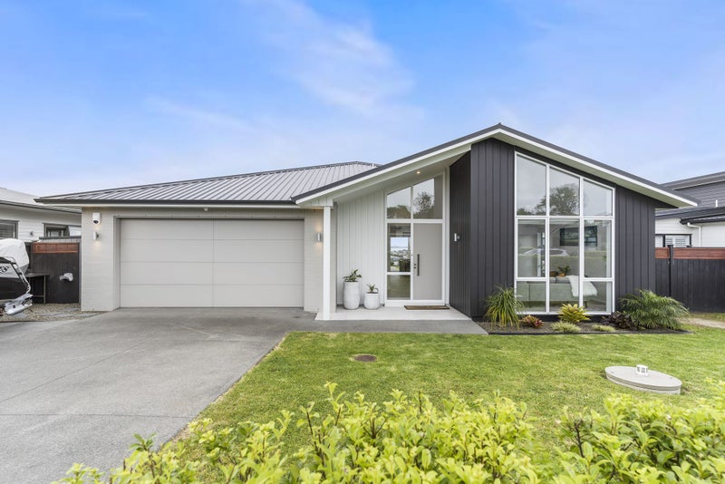 8 Karo Road, Beachlands, Auckland - Carousel 1