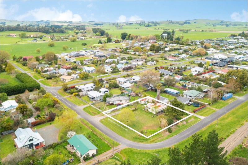 18 Williams Street, Otane - Carousel 1