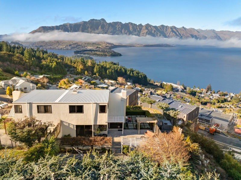 110B Wynyard Crescent, Fernhill, Queenstown - Carousel 2