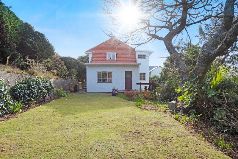 2 Homewood Crescent, Karori, Wellington - Carousel 1