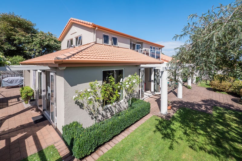 5 Kinross Drive, Merrilands, New Plymouth - Carousel 2