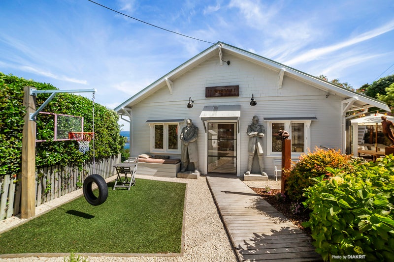 17 Knoll Street, Island Bay, Wellington - Carousel 2