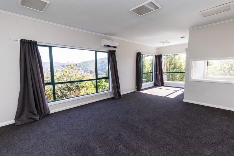 82 Pembroke Road, Northland, Wellington - Carousel 1