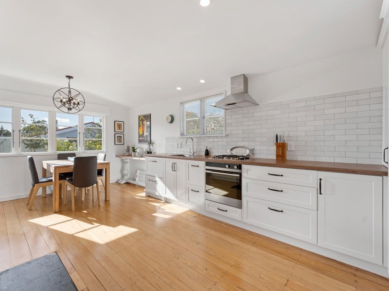 9 Mayfair Place, Westown, New Plymouth - Carousel 2