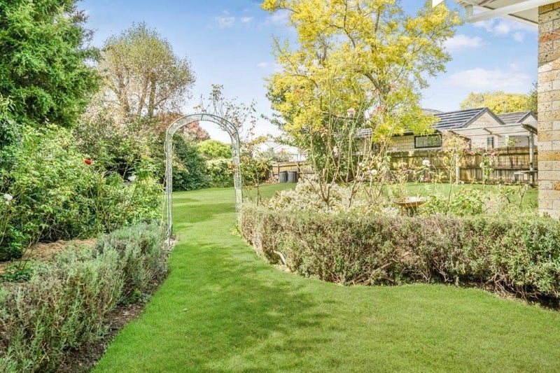 38 Queenwood Avenue, Queenwood, Hamilton - Carousel 20