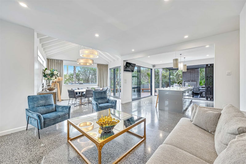 8 Mansion Court, West Harbour, Auckland - Carousel 1