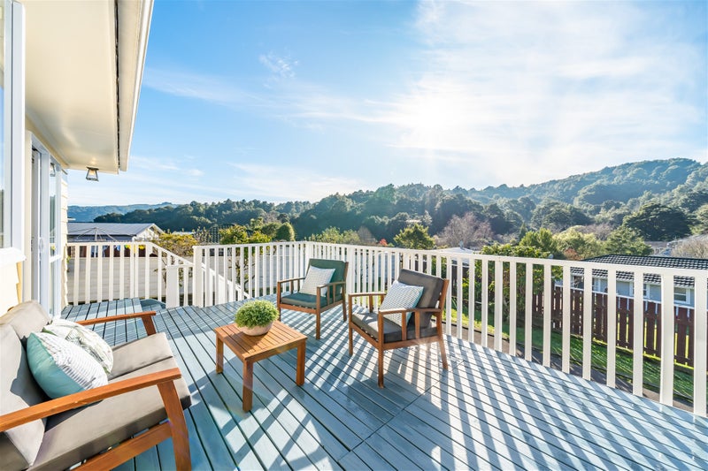 11 Harewood Grove, Pinehaven, Upper Hutt - Carousel 1