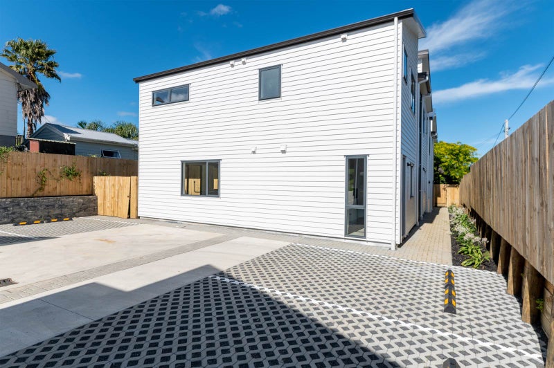 9C Epping Road, Henderson, Auckland - Carousel 2