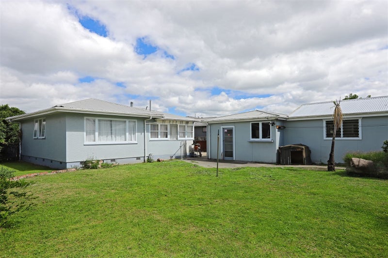 1220 Norfolk Crescent, Mayfair, Hastings - Carousel 1