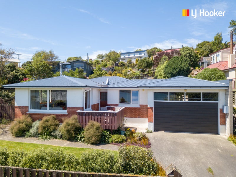 15 Bayne Terrace, Macandrew Bay, Dunedin - Carousel 1