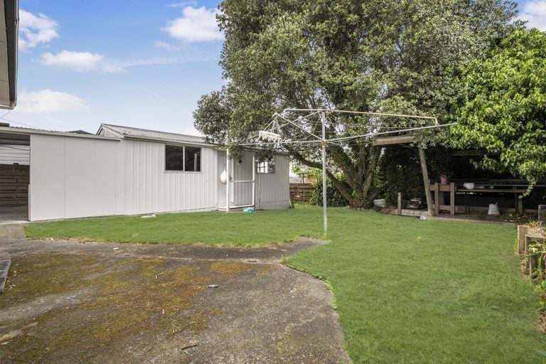 11 Gambare Place, Wattle Downs, Auckland - Carousel 2