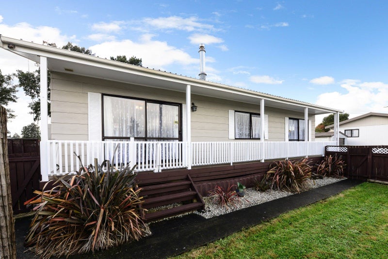 80 Kahikatea Drive, Melville, Hamilton - Carousel 2