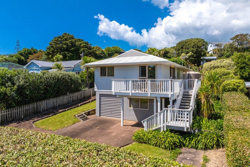 38 Ocean Road, Waiheke Island, Waiheke Island - Carousel 1