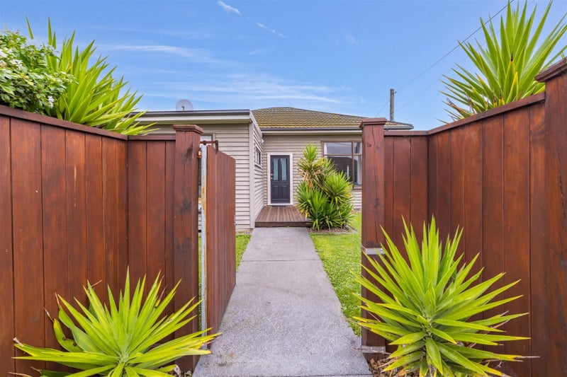 1/16 Lees Road, Strowan, Christchurch - Carousel 1