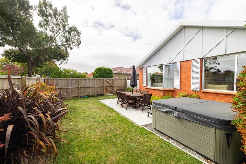 4 Karnak Crescent, Russley, Christchurch - Carousel 2
