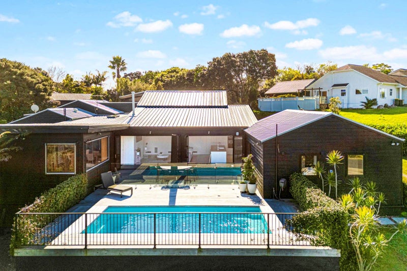 17 Wainoni Heights, Greenhithe, Auckland - Carousel 2