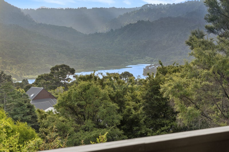 6 Victory Road, Laingholm, Auckland - Carousel 2