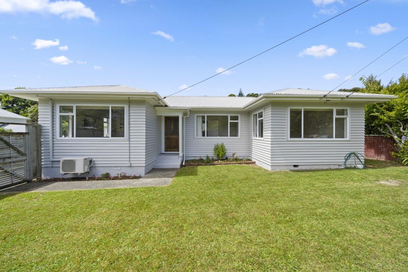 6 Park Avenue, Tawa, Wellington - Carousel 1