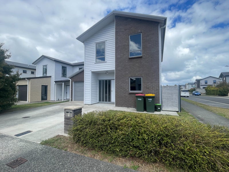 1 Apa Street, Weymouth, Auckland - Carousel 1