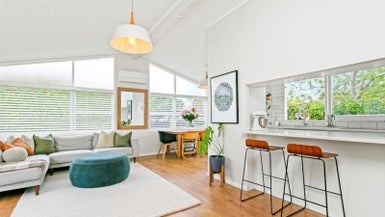 17A Jason Avenue, Sandringham, Auckland - Carousel 1