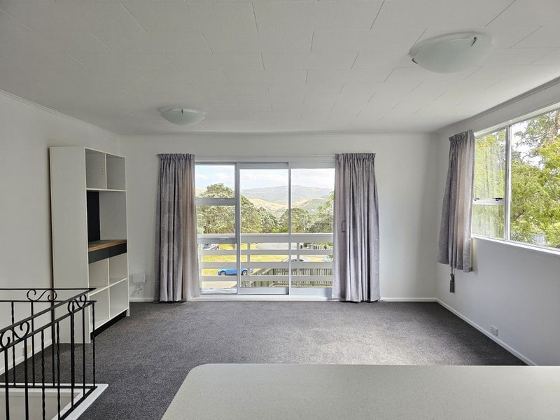 2/196 Helston Road, Paparangi, Wellington - Carousel 2