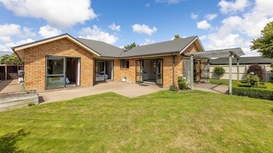 15A Coolspring Way, Redwood, Christchurch - Carousel 1