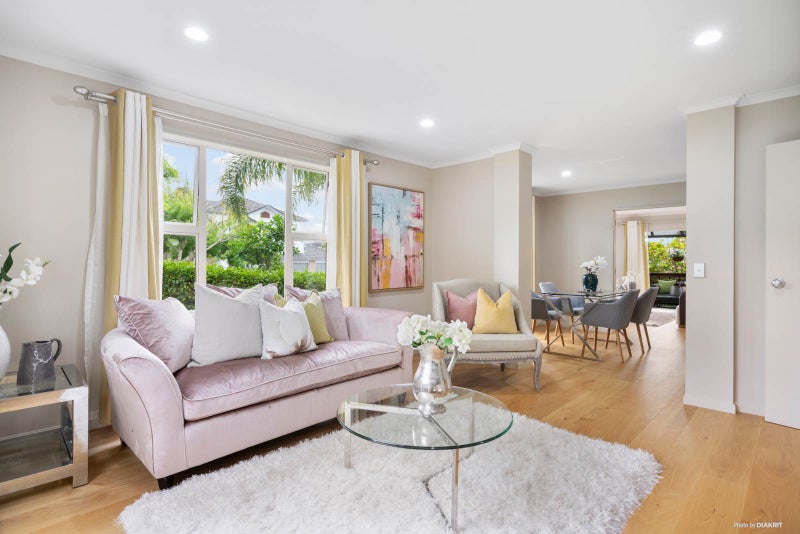 31 Gibbston Crescent, Flat Bush, Auckland - Carousel 2