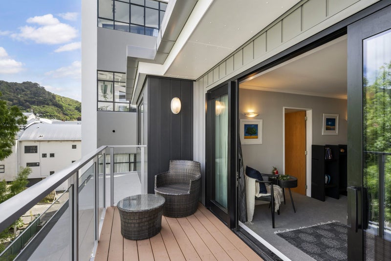21/125 Thorndon Quay, Pipitea, Wellington - Carousel 1