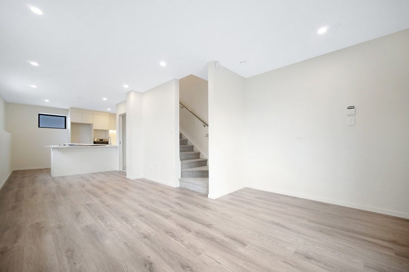 2/11 Stottholm Road, Titirangi, Auckland - Carousel 2