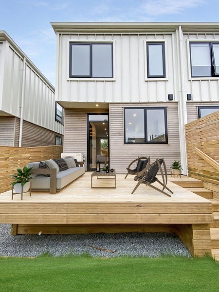 11/13 Fancourt Street, Karori, Wellington - Carousel 2