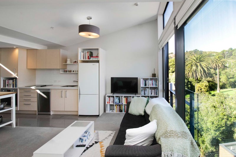 5E/21 Rugby Street, Mount Cook, Wellington - Carousel 2