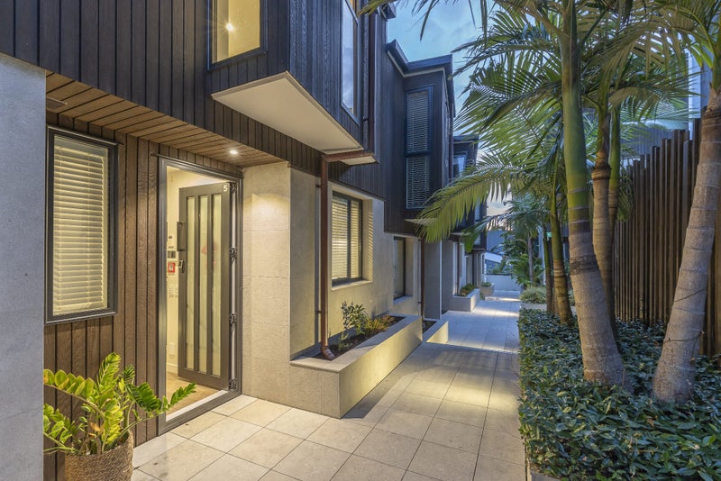 5/6 Waima Street, Grey Lynn, Auckland - Carousel 2