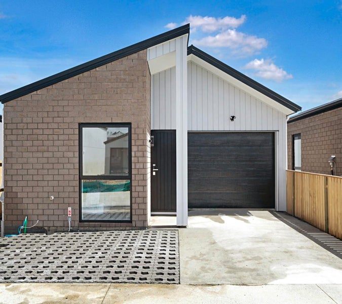 31B Biokovo Street, Massey, Auckland - Carousel 1