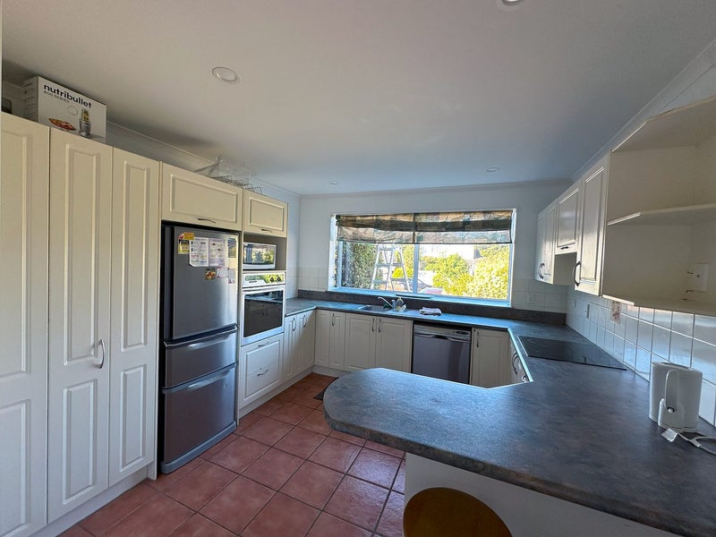 10 Lone Tree Grove, Kelson, Lower Hutt - Carousel 1