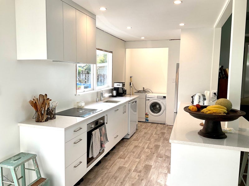 52 Moore Street, Hillcrest, Auckland - Carousel 1