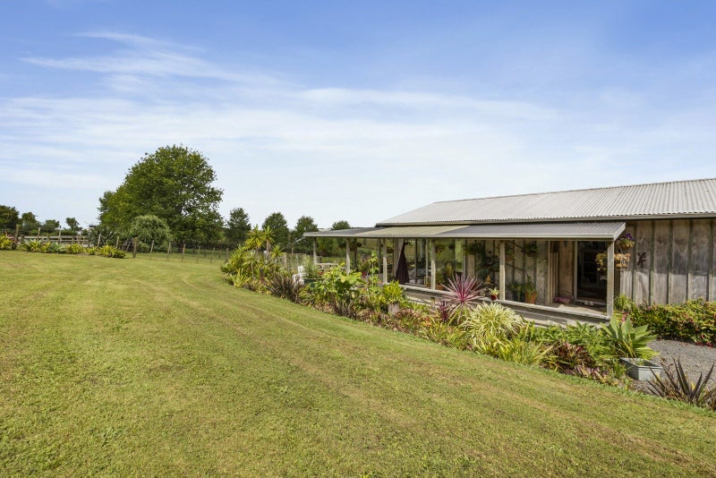 39 Lara Lane, Kaiwaka - Carousel 1