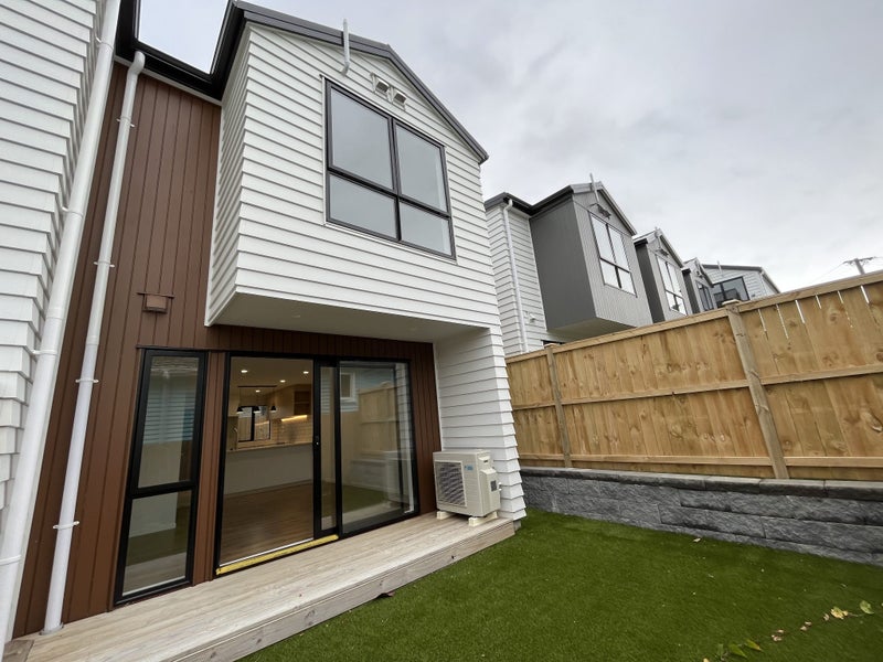 6/31 Reid Road, New Lynn, Auckland - Carousel 1