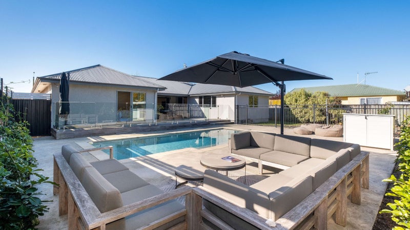 2 Birdwood Street, Taradale, Napier - Carousel 1