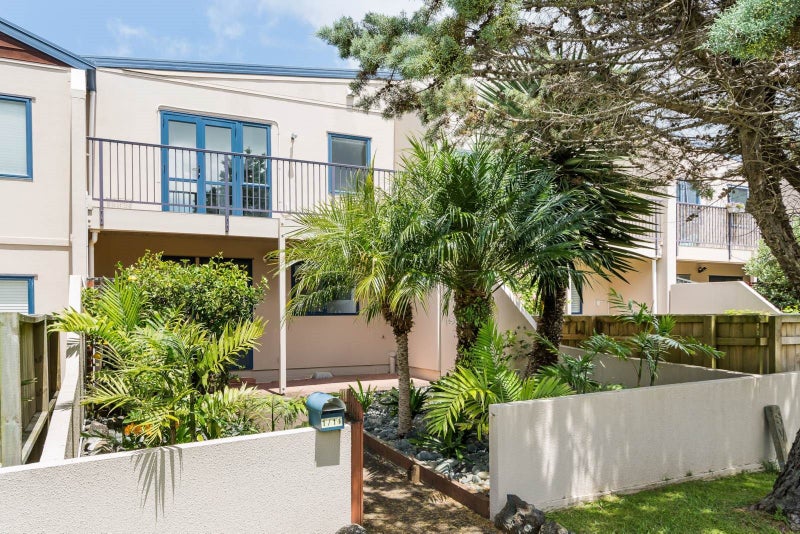 1/11 John Jennings Drive, Oteha, Auckland - Carousel 1