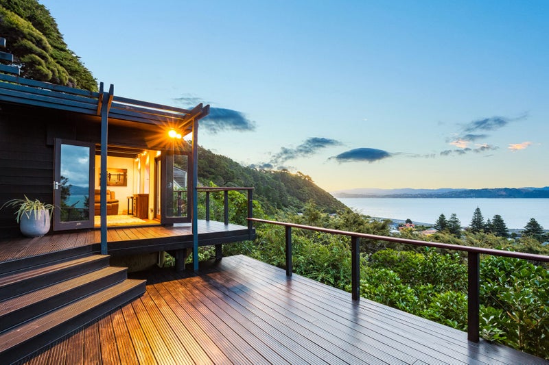 11 Karaka Street, Eastbourne, Lower Hutt - Carousel 1