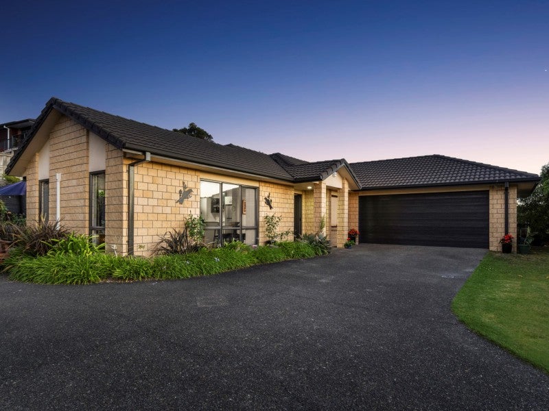 5 Hillford Place, Welcome Bay, Tauranga - Carousel 1